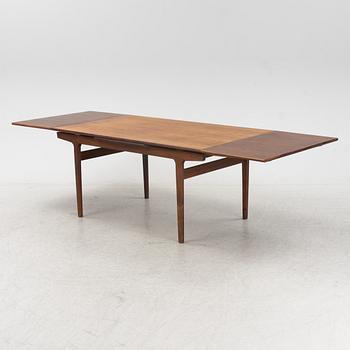 Henning Kjaernulf, a rosewood-veneered dining table from Vejle stole- og Mobelfabrik, Denmark, 1960's.