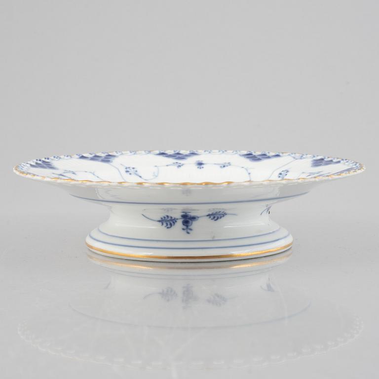 A 'Blue Fluted Full Lace' / 'Musselmalet' porcelain centerpiece dish, Royal Copenhagen, 19th century.