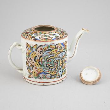 A Chinese porcelain butterfly tea pot, Canton, Qing dynasty, late 19th century.