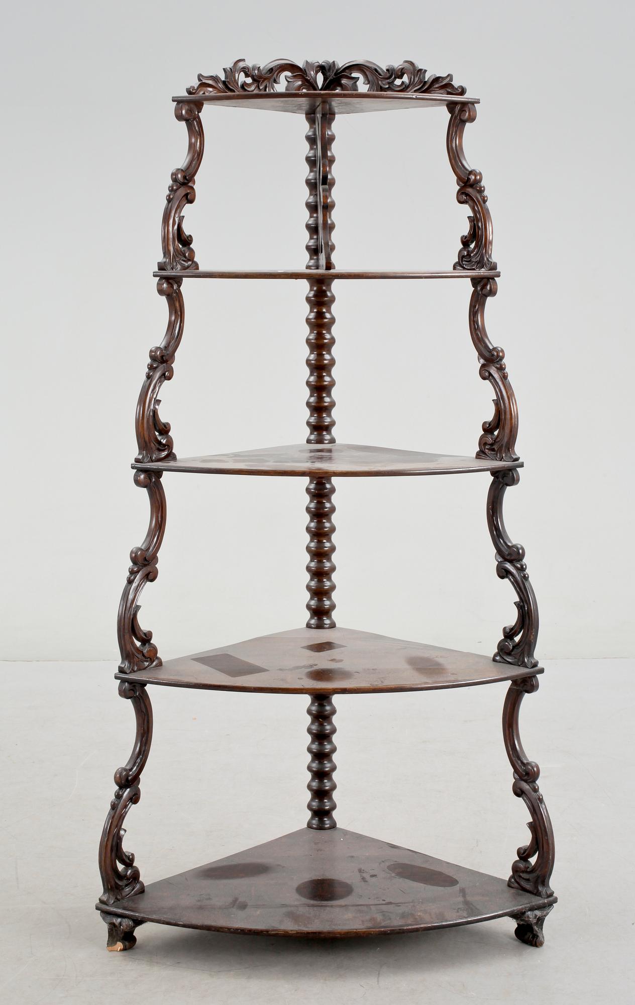 HÖRNHYLLA, nyrokoko, 1800-tal.