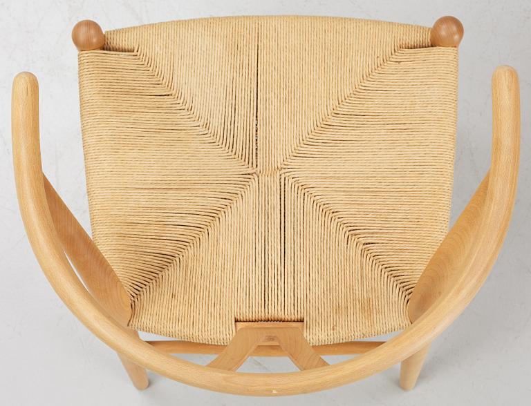 Hans J. Wegner, stolar, 4 st, "CH24", Carl Hansen & Son, Danmark, 2000-tal.