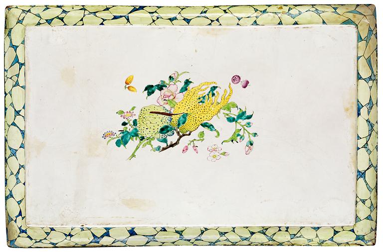 BRICKA, emalj på koppar. Qing dynastin, Qianlong (1736-95).