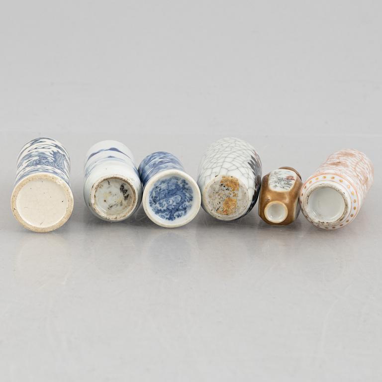 Eleven Chinese porcelain snuff bottles, 19th-20th century.