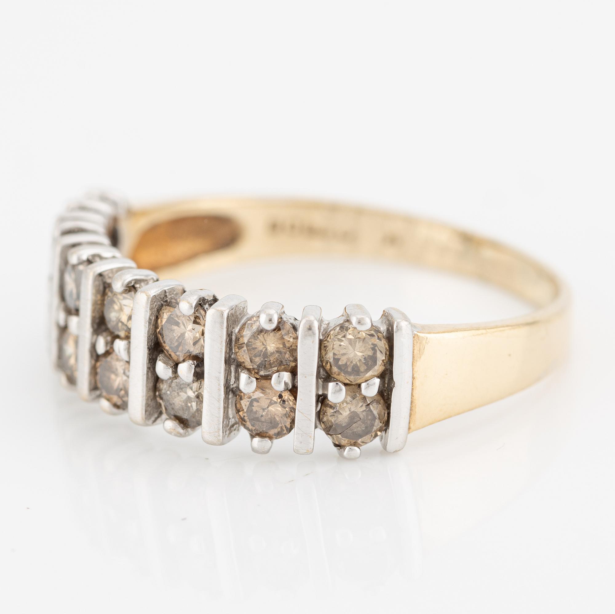 Ring  tvåradig med gula briljantslipade diamanter.