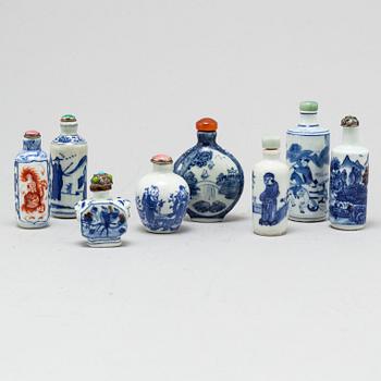 Eight Chinese blue and white porcelain snuff bottles, 20th century.