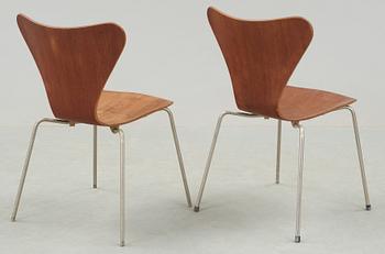 STOLAR, ett par, "Sjuan", Arne Jacobsen, Fritz Hansen.