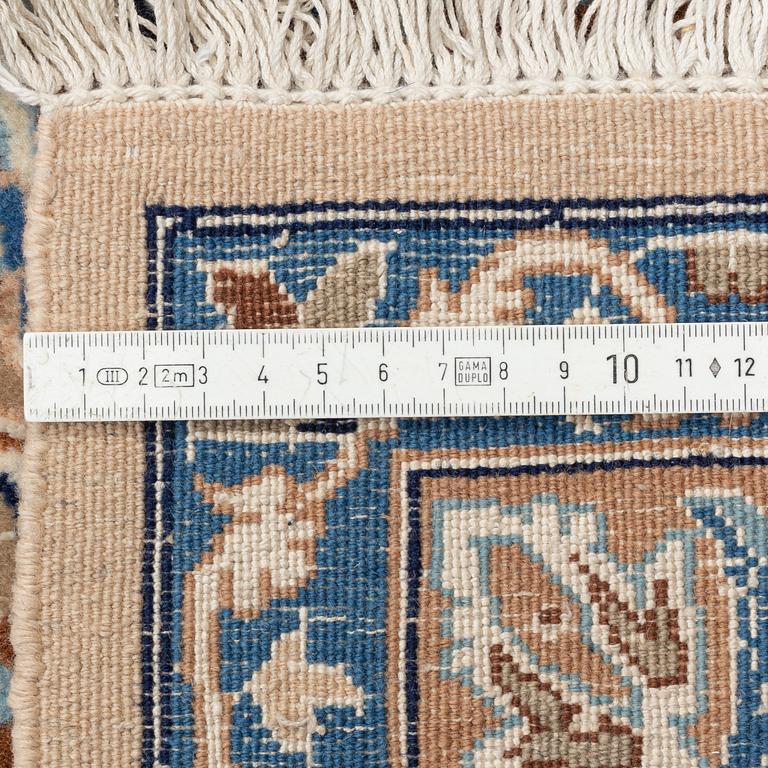 Matta, Nain, part silk, ca 460 x 324 cm.