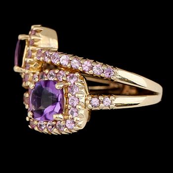 RING, 14K guld med ametister och rosa safirer.