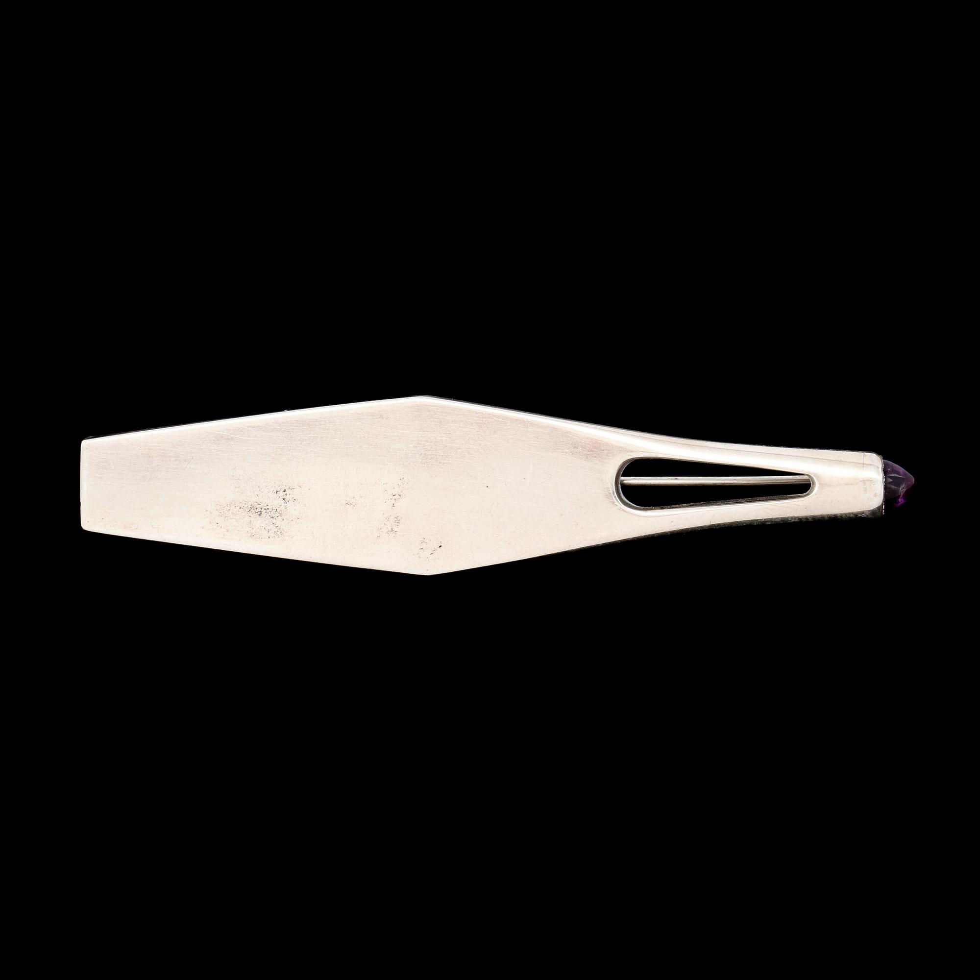 BROSCH, sterlingsilver med cabochonslipad ametist, Bent Knudsen, Danmark, importstämplad. Vikt 27,4 g.