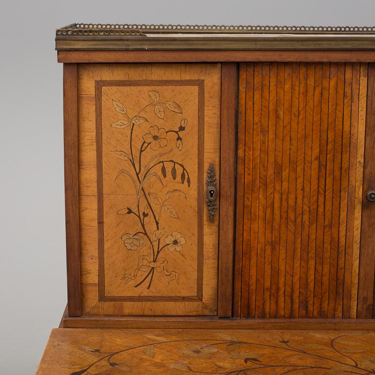 DAMSKRIVBORD MED UPPSATS, gustaviansk stil, 1900-talets första hälft.