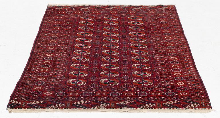 A semi-antique rug, Tekke, ca. 162 x 112 cm.