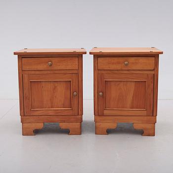 SÄNGBORD, 1 par, 1900-talets mitt.