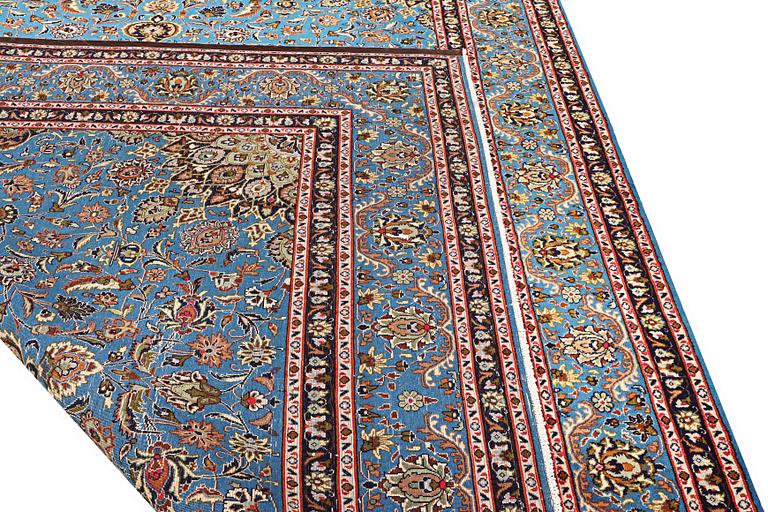 A Kashan carpet, a. 375 x 295 cm.