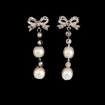 ÖRHÄNGEN, ett par, guld/silver, 8 rosenslipade diamanter samt orientaliska pärlor, 1900-talets första hälft.