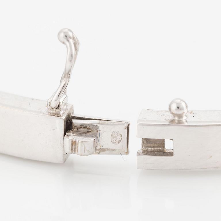 Bracelet 18K white gold with round brilliant-cut diamonds.