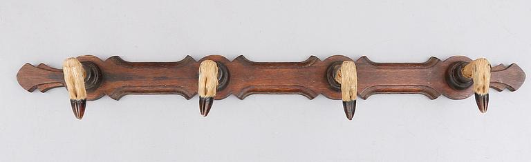 VÄGGHÄNGARE, ek, 1800-talets andra hälft.