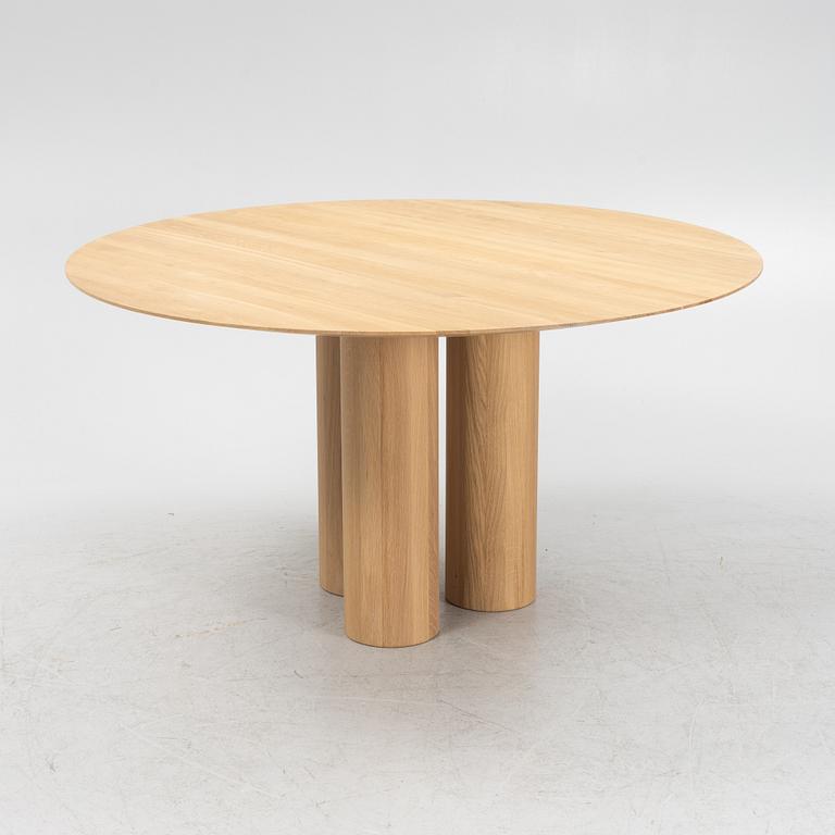 Matti Carlsson, A round oak 'Hommage Grande' dining table from Tre Sekel.