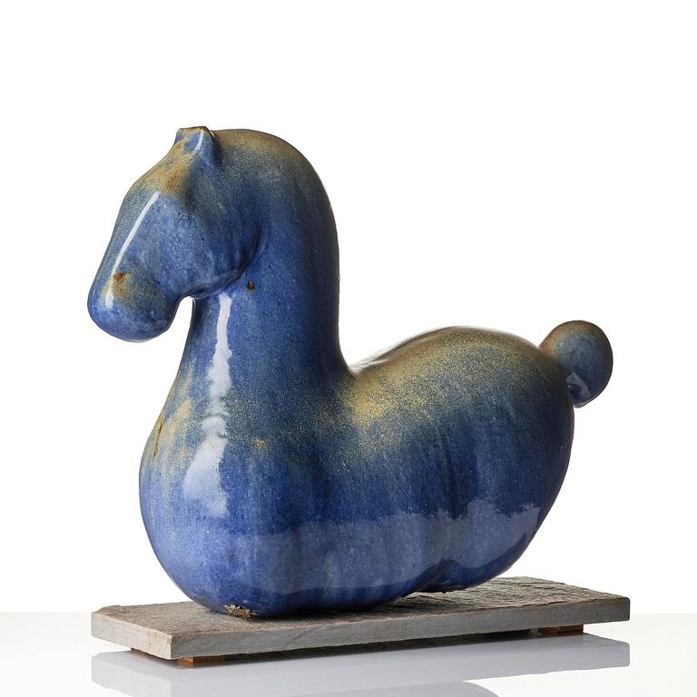 Ulla & Gustav Kraitz, a stoneware sculpture of a reclining horse, own studio, Förslöv.