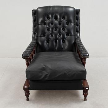 SOFFA samt FÅTÖLJ, engelsk stil, omkring sekelskiftet 1900.