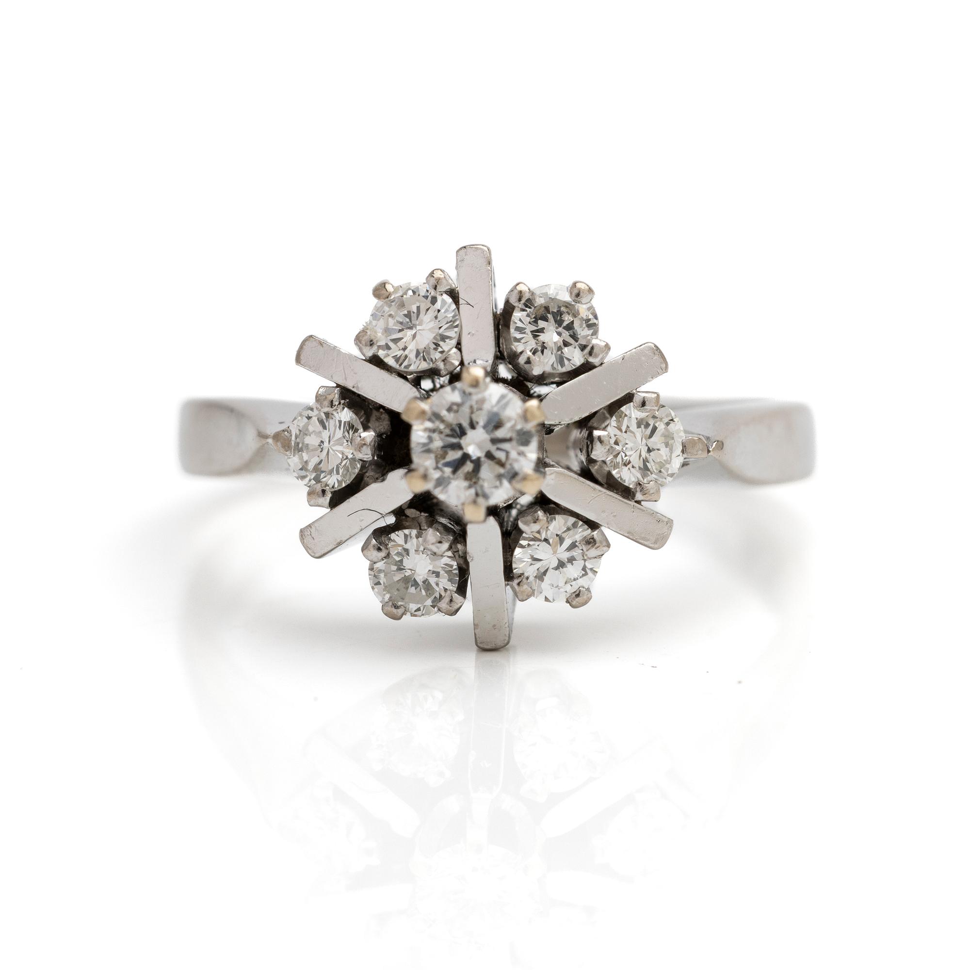 18K white gold and diamond ring, Ceson Guldvaru Ab, Gothenburg, 1975.