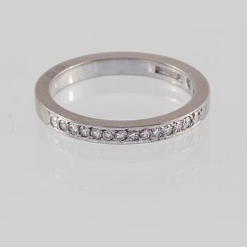 RING, 18K vitguld med åttkantslipadediamanter 0.10 ct, Gustav Dahlgren & Co, Malmö, 1961. Vikt 3,4 gram.