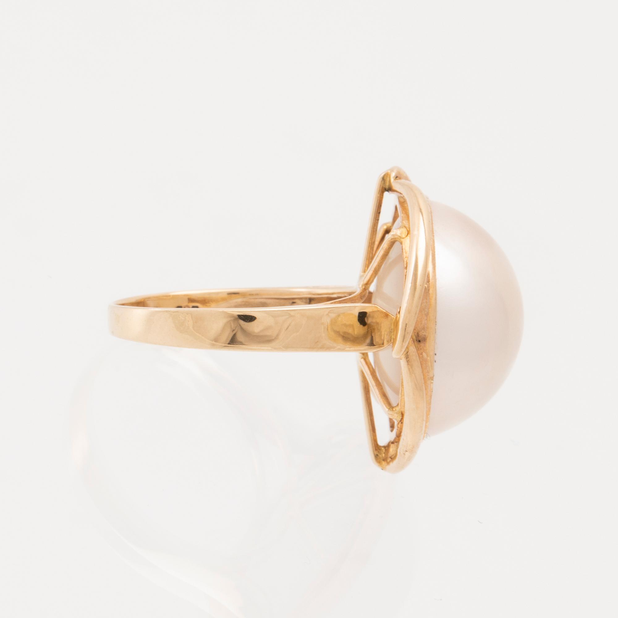 Ring 14K guld med en odlad mabépärla.