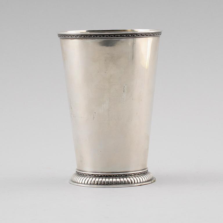 BÄGARE, silver, Eric Råström, Stockholm 1948. Vikt ca 345 g.