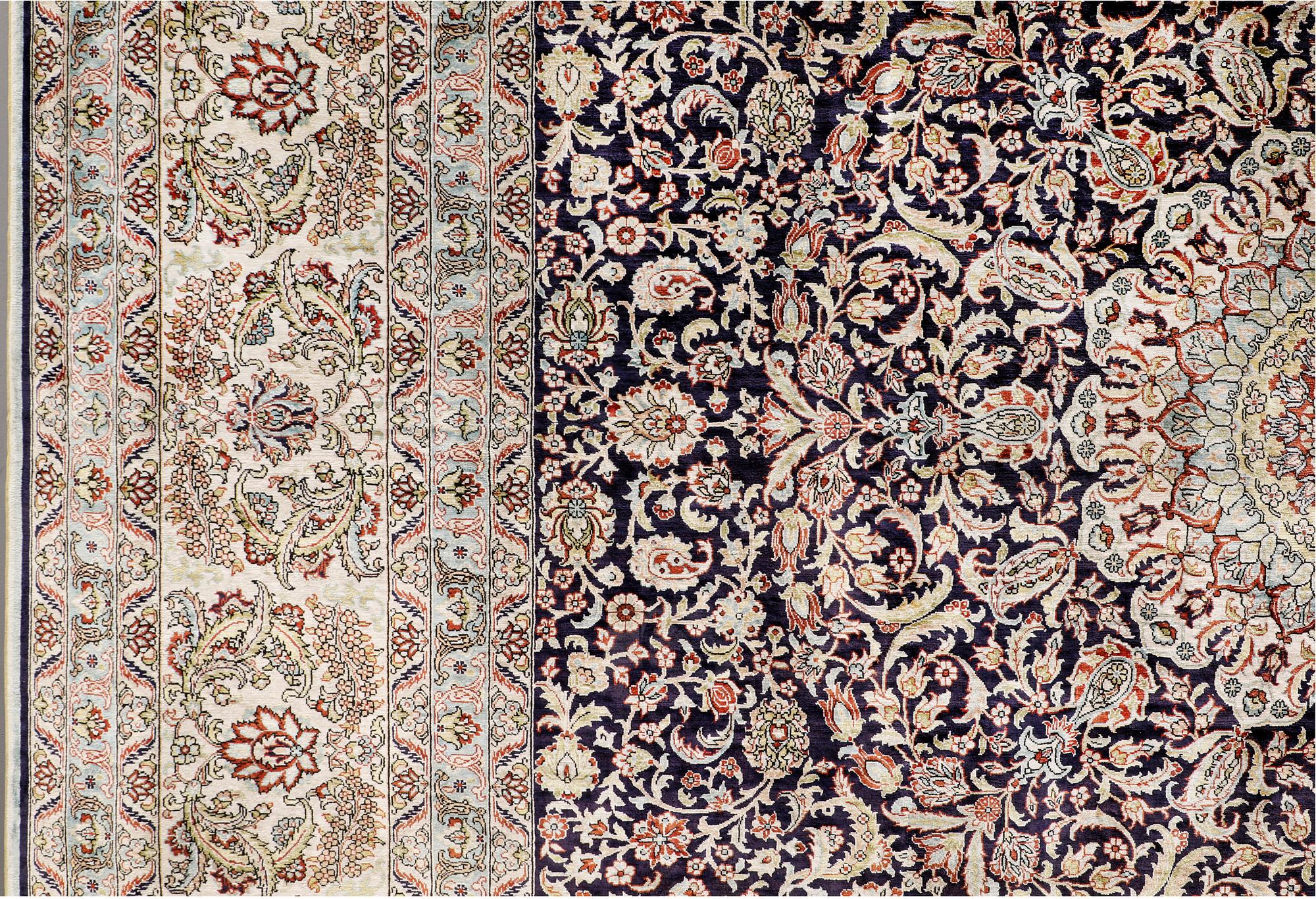 A carpet, Oriental silk, ca 297 x 202 cm.