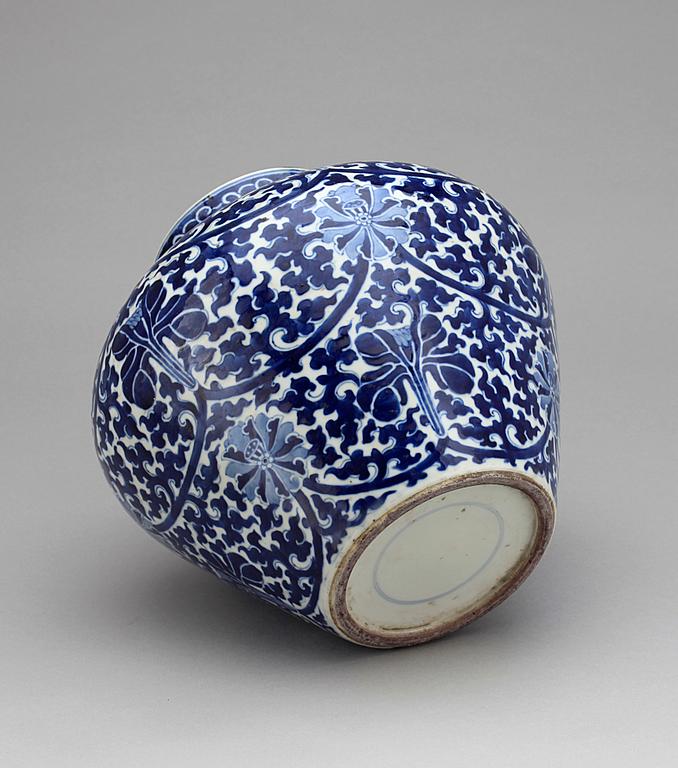 URNA, porslin, Ming-stil, Kina, 1800-tal.