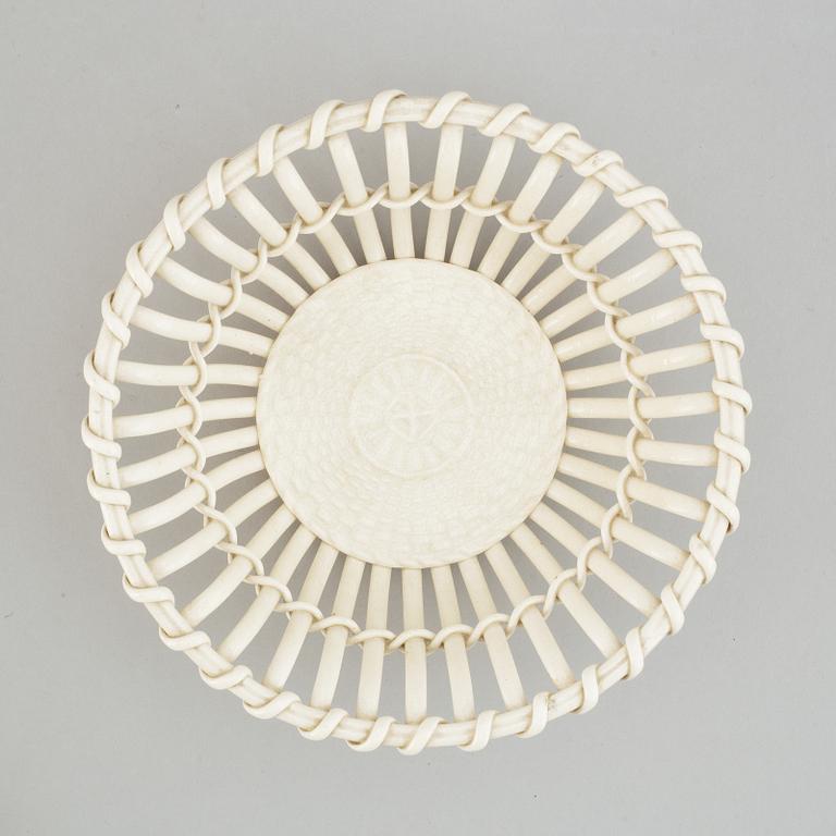 GALLERSKÅL, flintgods, Wedgwood samt FAT, flintgods, Sewell, England, 1800-tal.