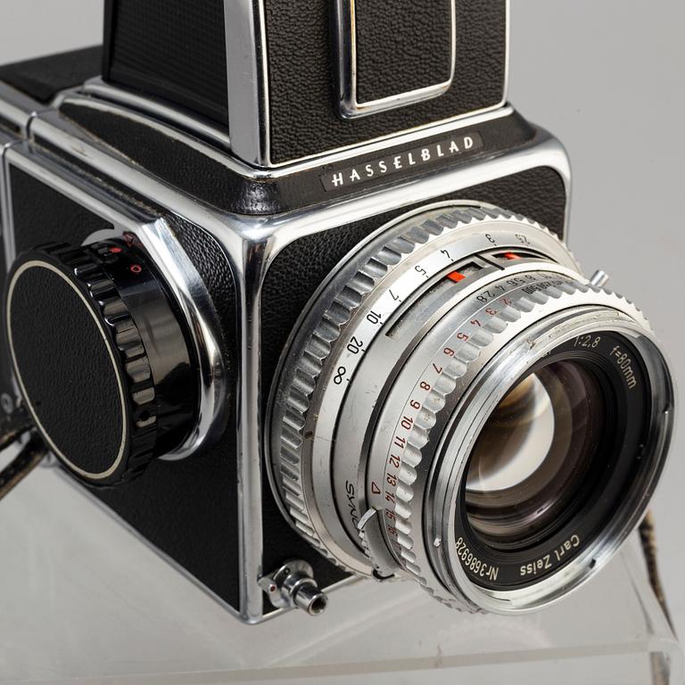 A Hasselblad 500 C with two lenses: Planar 1:2,8 80mm and Sonnar 1:5,6 250 mm.