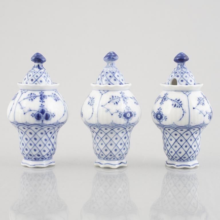 A 'Blue Fluted' / 'Musselmalet rifflet' porcelain cruet set, Royal Copenhagen, model 62, 1893-1923.