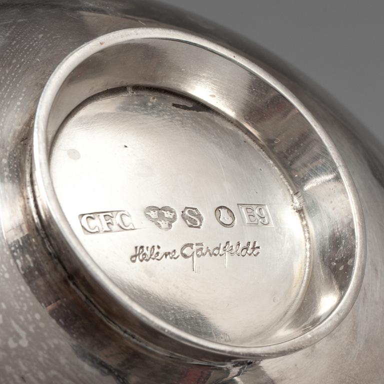 SKÅL, silver. Hélène Gärdfeldt för Hovjuvelerare Carlman AB, Stockholm 1955. Vikt ca 193 g.