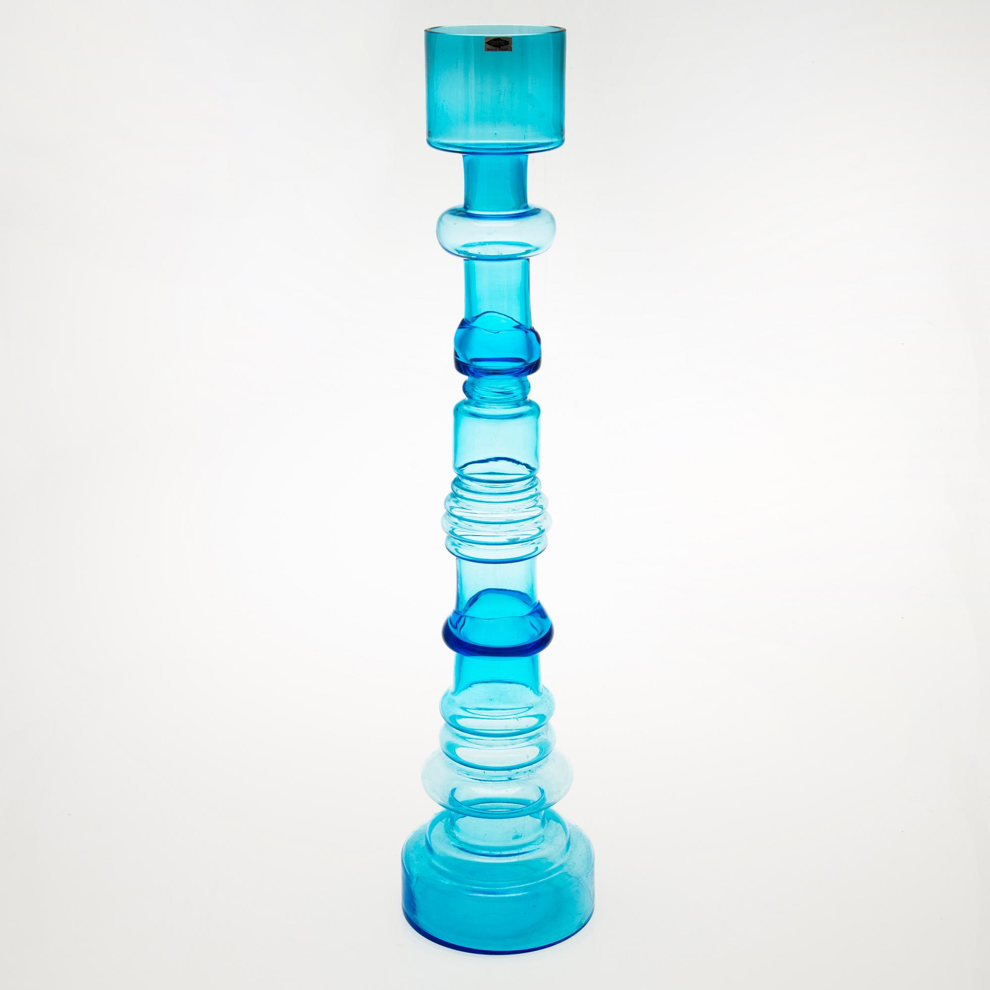 OIVA TOIKKA, LJUSSTAKE / VAS, glas, "Fyren", signerad Notsjö Nuutajärvi. I produktion 1964-1973.