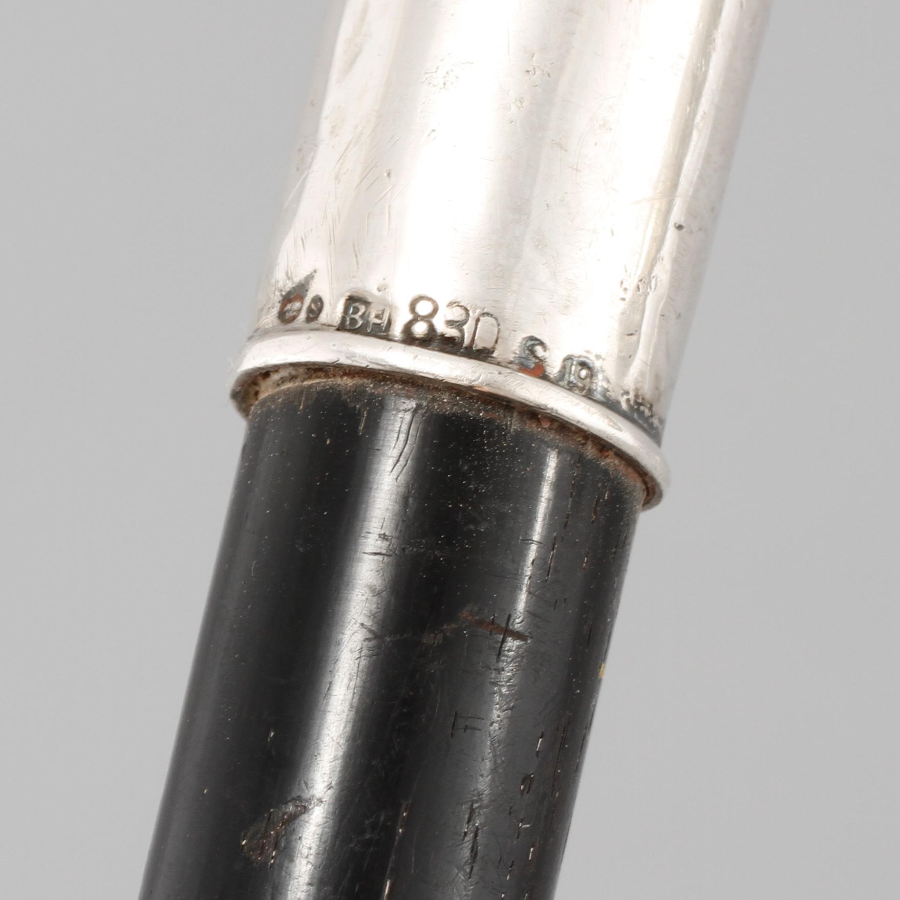 KÄPPAR, 5 st, varav tre med silverkrycka, 1900-tal.