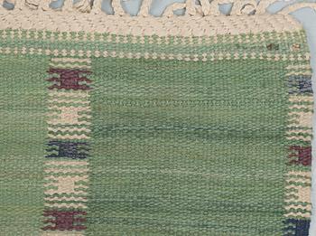 MATTA. "Falurutan, grön". Rölakan (flat weave). 508 x 328 cm. Signed AB MMF BN.