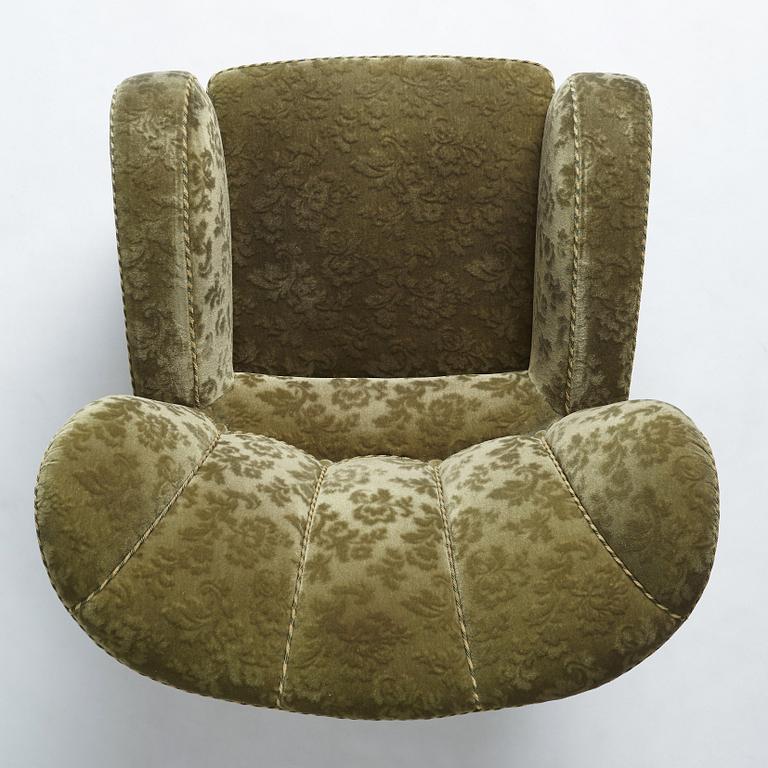 Märta Blomstedt, an "Aulanko" armchair by Kantosen Puutyö Oy, Finland, designed in 1939 for the Hotel Aulanko in Tammerfors.