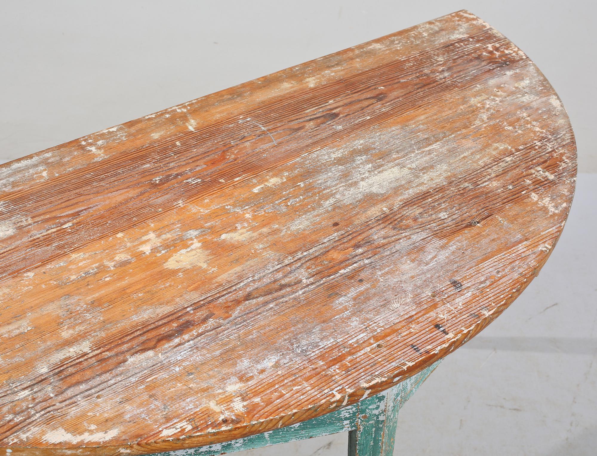 HALVMÅNEBORD, 1800-tal.