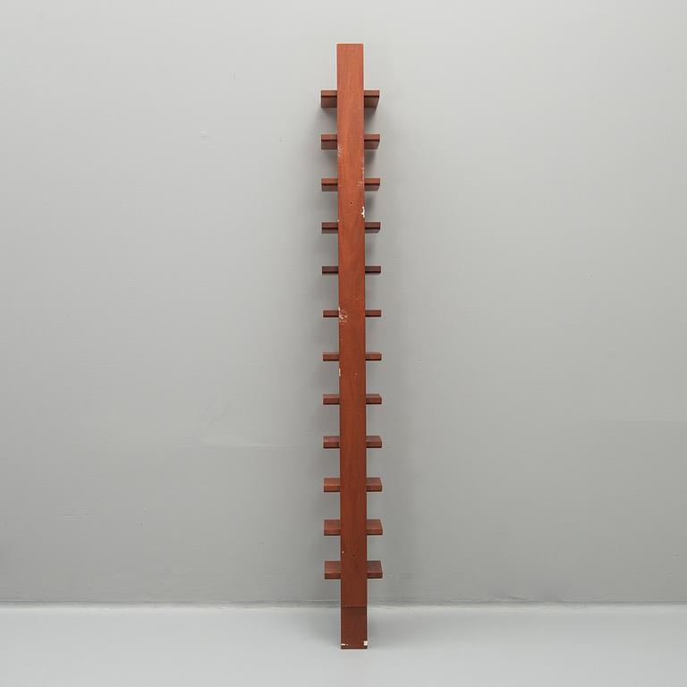 John Kandell, hylla, "Pilaster", Källemo, formgiven 1989.