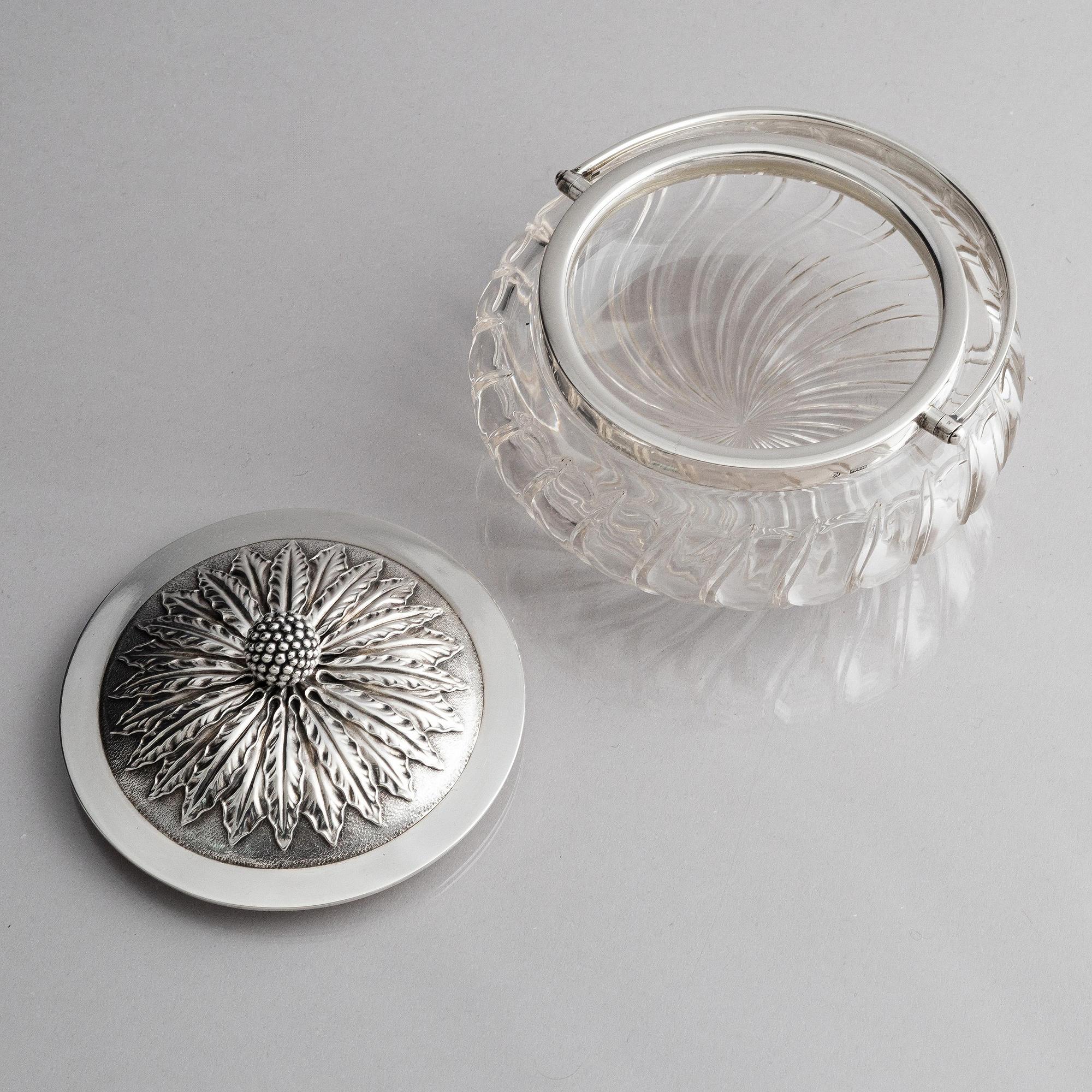 Fabergé, skål, silver och slipat glas, Ryssland, troligen omkring sekelskiftet 1900.
