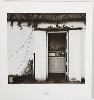 Pentti Sammallahti, "Irlantilainen Kuvasalkku - An Irish Portfolio".