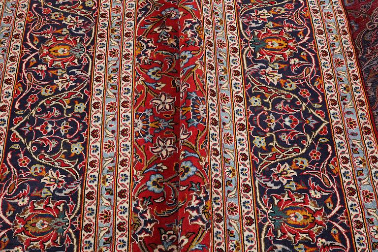 A carpet, Kashan, ca 357 x 287 cm.