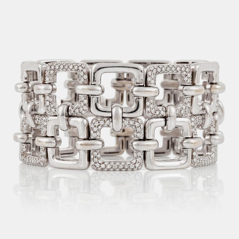 ARMBAND, Wempe, med briljantslipade diamanter totalt 4.18 ct enligt certifikat.