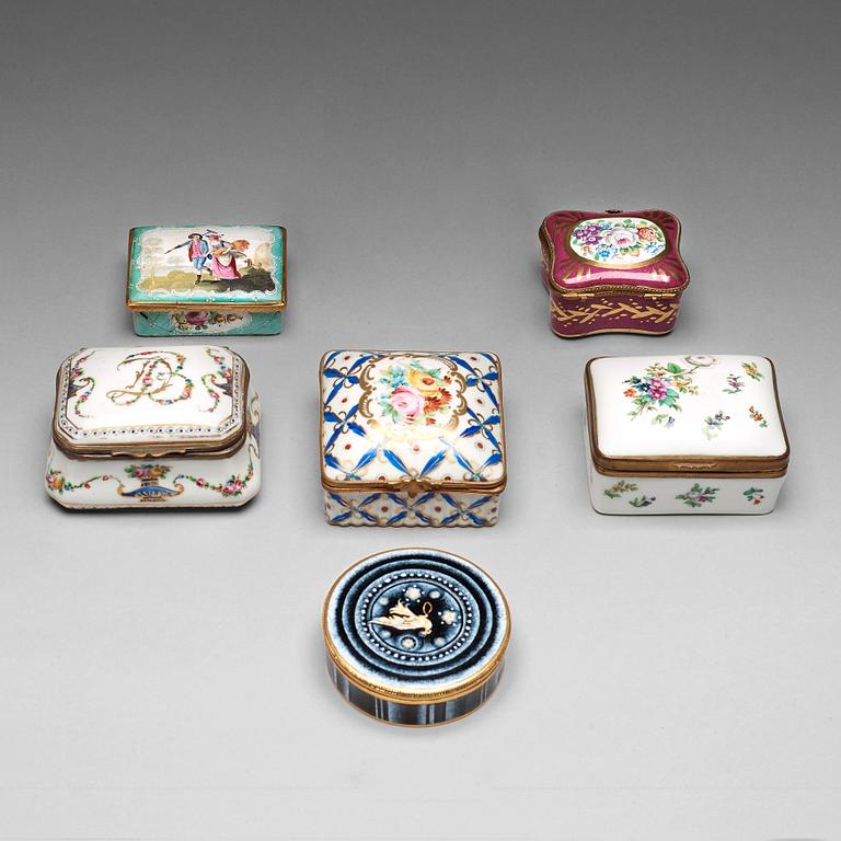 A group of six snuff boxes, 19th/20th Century.