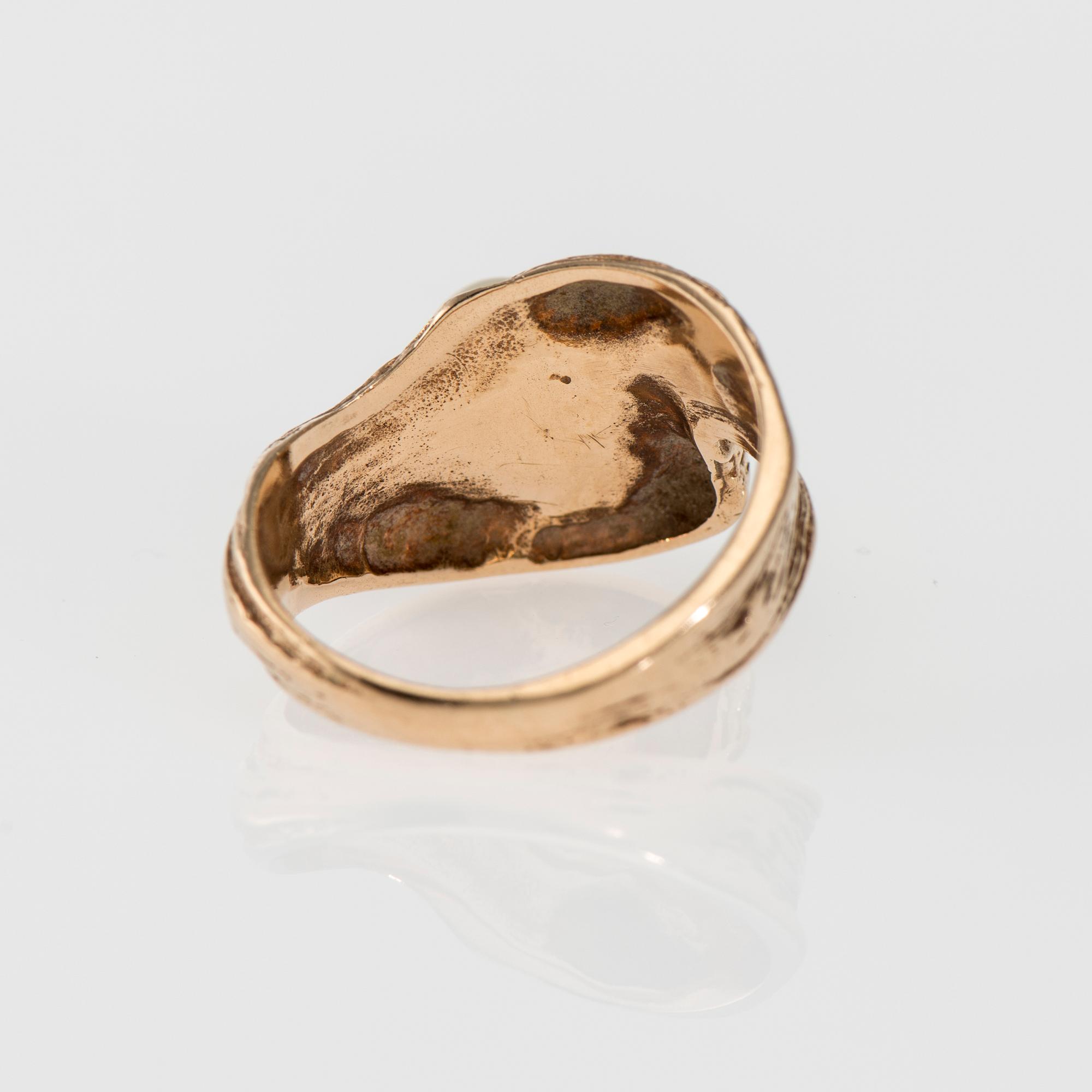 RING, 14K guld, pärla. Kultakeskus 1972. Vikt ca 7,0 g.