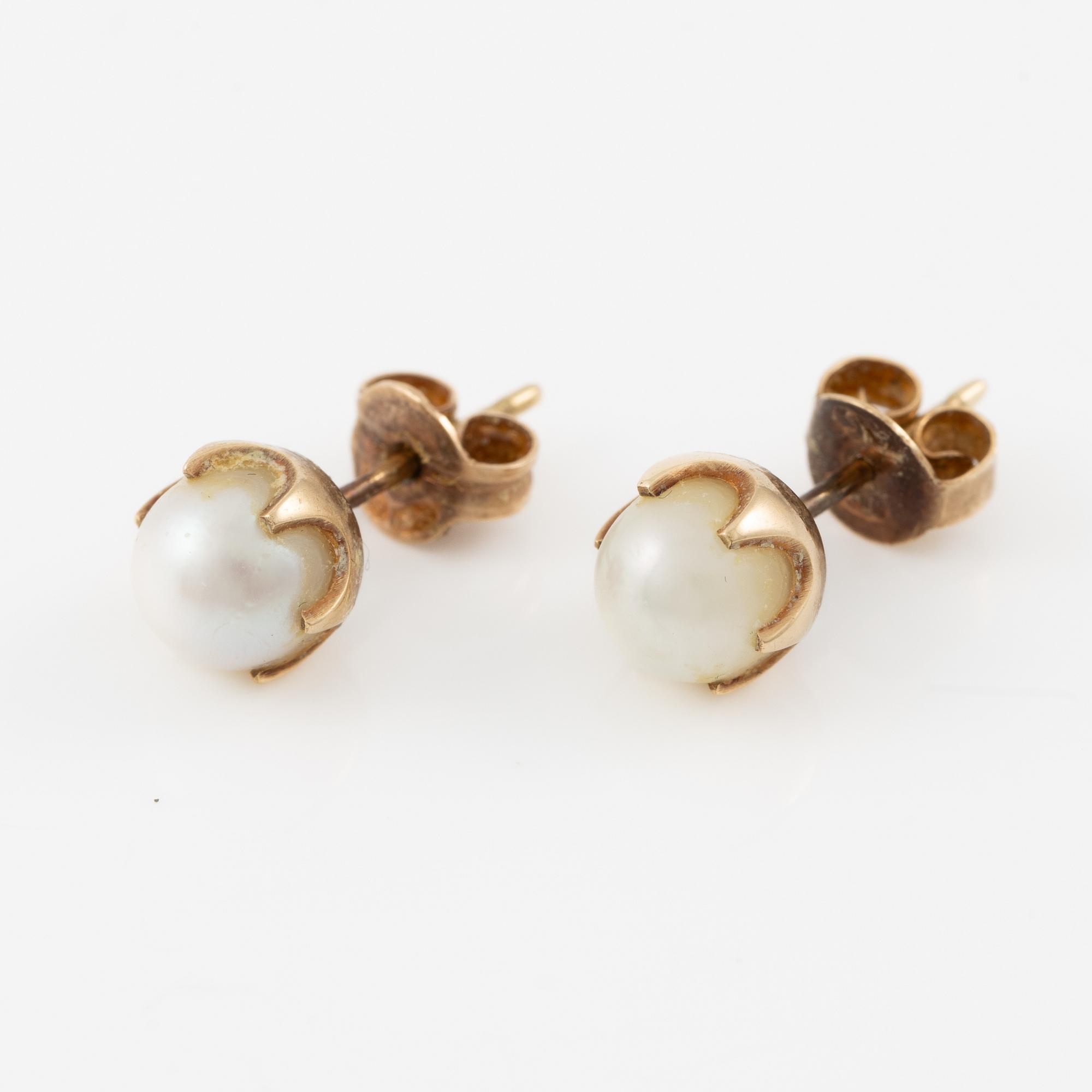 Pearl necklace, cultured pearls with clasp in 18K gold, Alton, earrings included.
