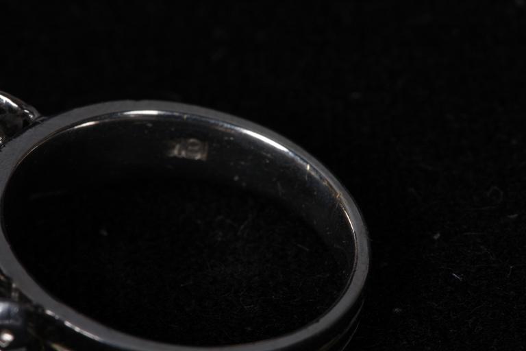 RING, 18k vitguld, diamanter och safir. 0.33 ct resp 1 ct. Tot ca 7 g.