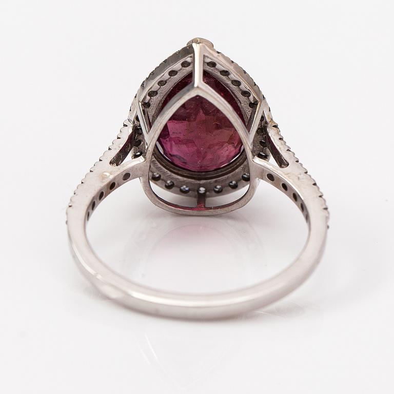 Ring, 14K vitguld, turmalin och diamanter ca 0.44 ct tot.