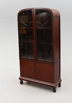 VITRINSKÅP, England, 1900-talets första hälft.