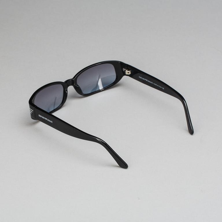 SOLGLASÖGON, Emporio Armani.